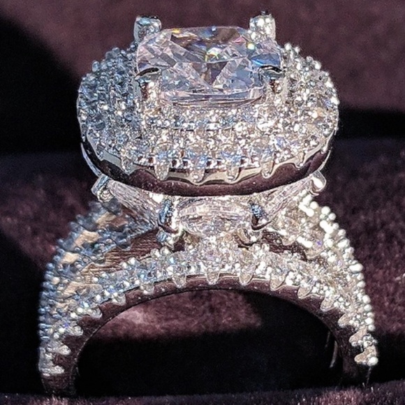 NEW 925 STERLING SILVER DIAMOND CUSHION RING - Picture 4 of 6